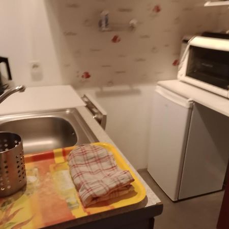 895 Alexis Jaubert Διαμέρισμα Saint-Pantaléon-de-Larche Εξωτερικό φωτογραφία