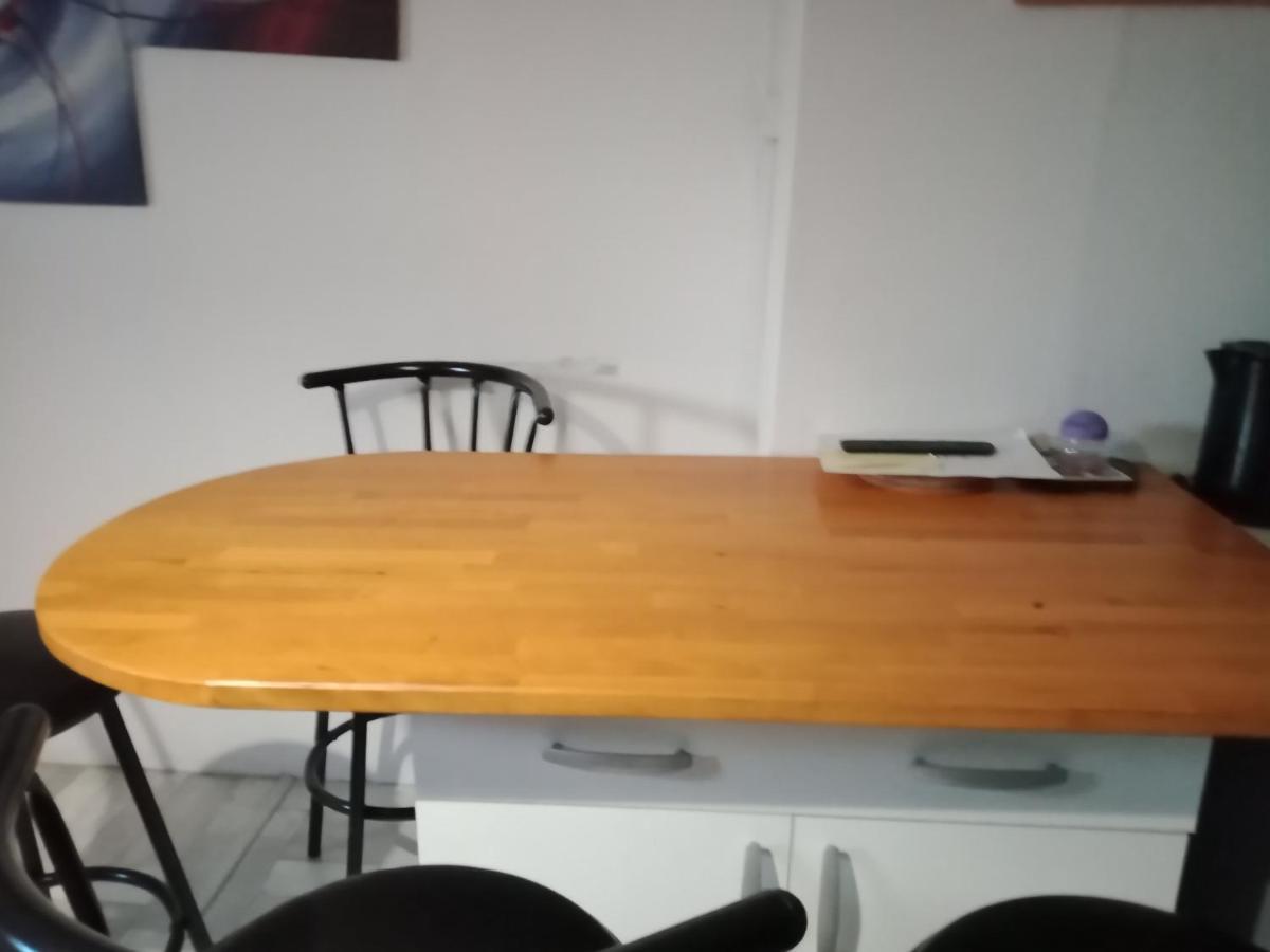 895 Alexis Jaubert Διαμέρισμα Saint-Pantaléon-de-Larche Εξωτερικό φωτογραφία