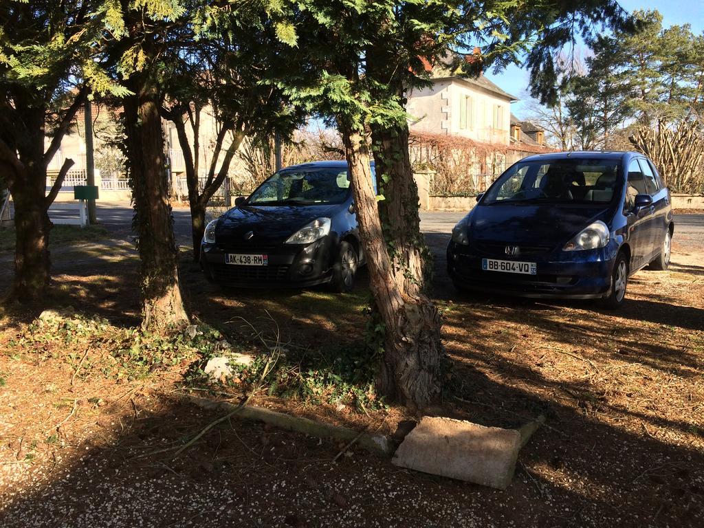 895 Alexis Jaubert Διαμέρισμα Saint-Pantaléon-de-Larche Εξωτερικό φωτογραφία