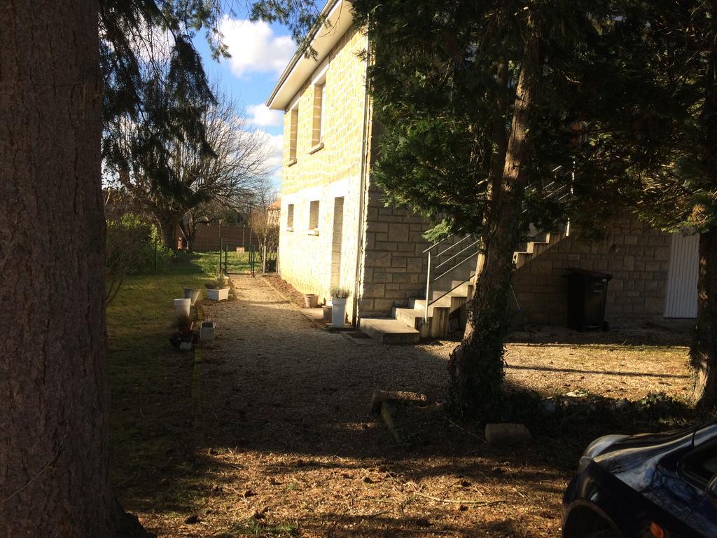 895 Alexis Jaubert Διαμέρισμα Saint-Pantaléon-de-Larche Εξωτερικό φωτογραφία